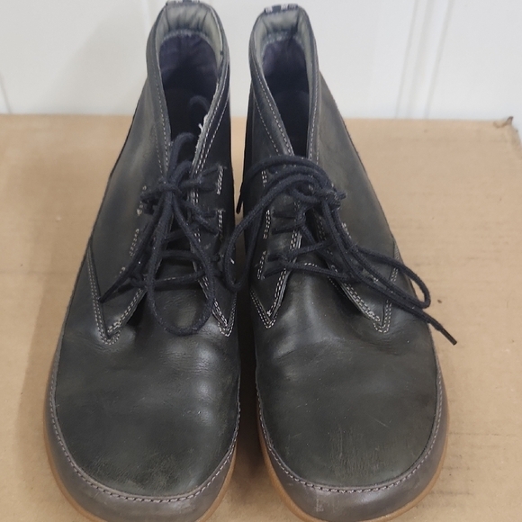 Chaco Black and Gray Chukka Boots with Leather Finish - Picture 1 of 6